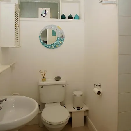 Apartment Stripe Bay