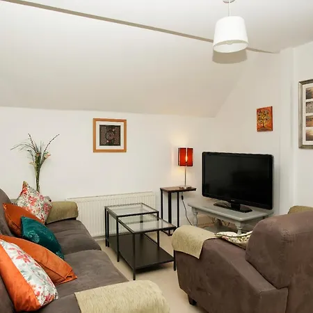 Apartment Stripe Bay